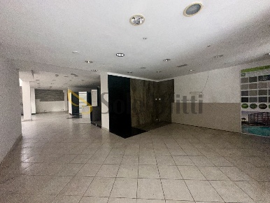 Foto Locale commerciale in Via Adua, Latina Centro Storico di 300 m²