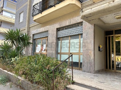 Foto Locale commerciale in via don minzoni 199, Caltanissetta Centro