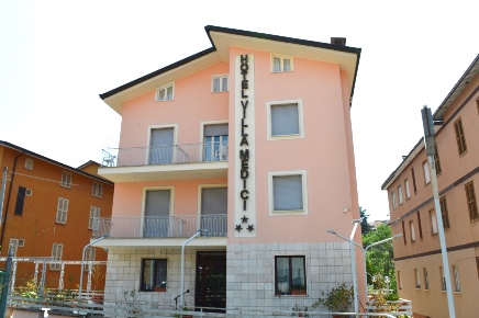 Foto Locale commerciale in Via Vallicelle, Fiuggi di 1300 m² in vendita