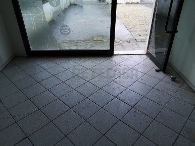 Foto Locale commerciale in Via Francesca 512, Santa Maria a Monte di 75 m²