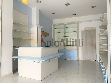 Foto Locale commerciale a Catanzaro Pontegrande - Sant'Elia di 40 m²