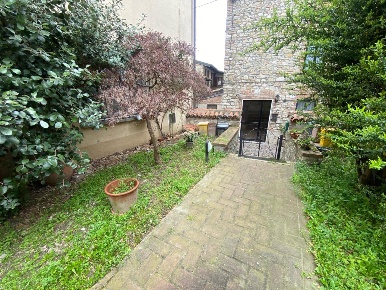 Foto Attività commerciale a Pianello Val Tidone di 200 m² con 3 locali
