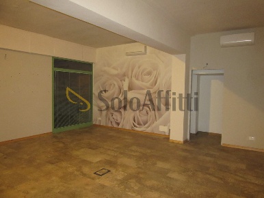 Foto Locale commerciale in Viale Pratese 119, Sesto Fiorentino Sesto Città