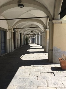 Foto Locale commerciale a Sarzana Centro di 28 m² con 2 locali in vendita