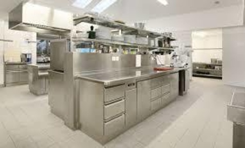 Foto Attività commerciale in Via Busdraghi, Lucca di 80 m² con 2 locali