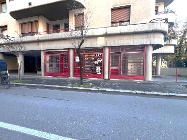Foto Locale commerciale in Via XXI Aprile, Bologna Saragozza fuori Porta