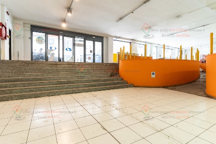 Foto Locale commerciale a Siracusa Gelone - Cadorna di 2200 m² in affitto