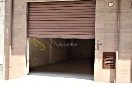 Foto Locale commerciale a Sciacca di 70 m² con 2 locali in affitto