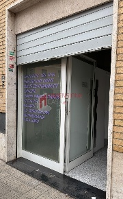 Foto Locale commerciale in via delle rondini, Roma di 30 m² con 2 locali