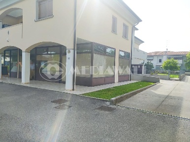 Foto Locale commerciale in Via Piave 9, Azzano Decimo Centro di 110 m²