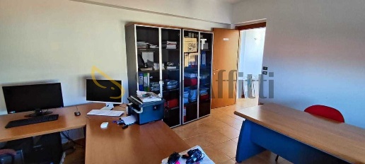Foto Ufficio in Via Trabocchetto II 53, Reggio di Calabria di 75 m²