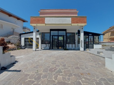 Foto Locale commerciale in Viale della Pesca, Fiumicino Fiumicino Paese