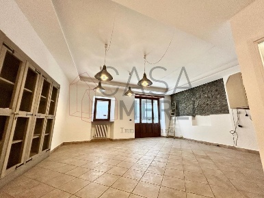 Foto Locale commerciale in Via Monsignore de Sales, Aosta Centro di 80 m²
