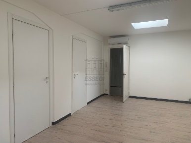 Foto Ufficio a Lucca Arancio di 60 m² con 3 locali in affitto