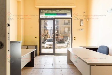 Foto Locale commerciale a Siracusa Tica - Zecchino di 50 m² con 50 locali