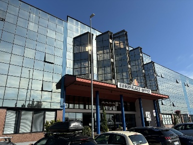 Foto Ufficio in Via Torino  43/45, Orbassano Centro di 253 m² con 10 locali