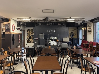 Foto Attività commerciale in strada statale 9 - km 298, Lodi di 170 m²