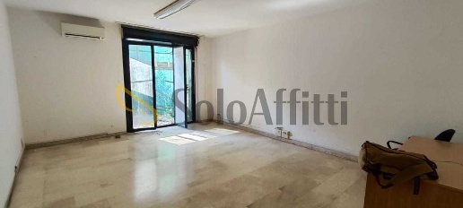 Foto Ufficio in Via del Gelsomino, Reggio di Calabria di 97 m² con 4 locali