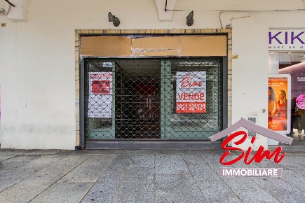 Foto Locale commerciale in Via Fratelli Rosselli  sn, Novara Centro Storico
