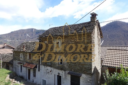 Foto Attività commerciale in magenta, Caprezzo di 500 m² con 13 locali