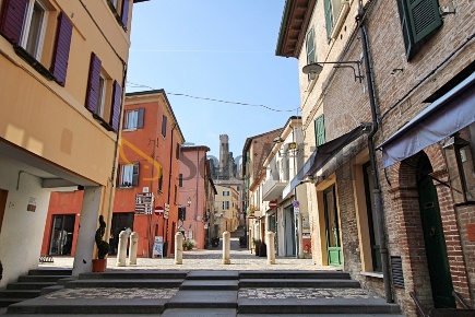 Foto Locale commerciale in Via Molari R 9, Santarcangelo di Romagna