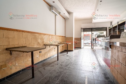 Foto Locale commerciale a Siracusa Tica - Zecchino di 64 m² con 55 locali