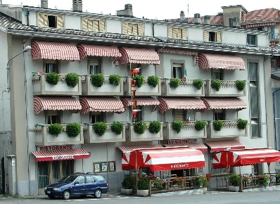 Foto Locale commerciale in Piazza III alpini                 4, di 1000 m²