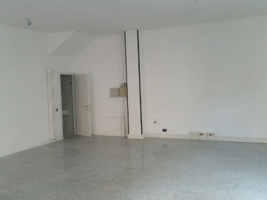Foto Locale commerciale a Zermeghedo di 85 m² in vendita