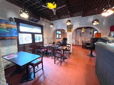 Foto Locale commerciale a Bologna Borgo Panigale di 211 m² con 4 locali