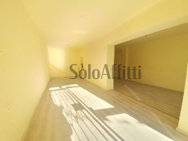 Foto Locale commerciale a Rosignano Marittimo di 55 m² con 1 locali
