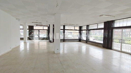 Foto Locale commerciale in Via Dante Alighieri 20, Maniago Centro di 170 m²