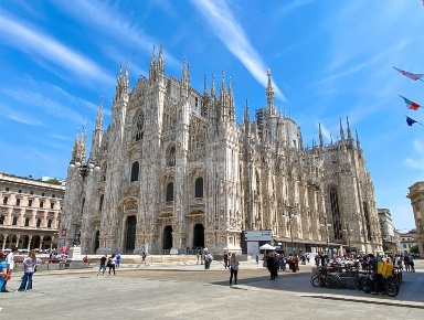 Foto Attività commerciale in via della Commenda 21, Milano di 170 m²