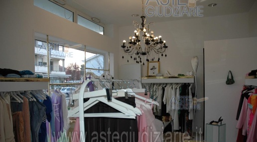 Foto Locale commerciale a Riccione Paese di 82 m² con 2 locali in vendita