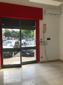Foto Locale commerciale in Piazza Sant'Anna, Reggio di Calabria di 40 m²