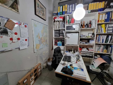 Foto Magazzino in Via Camillo Benso Conte di Cavour, Ventimiglia di 120 m²