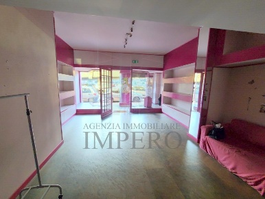 Foto Attività commerciale in Via Tenda 10, Ventimiglia Centro Città