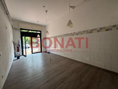 Foto Locale commerciale in Viale della Pace 33, Sarzana Trinità, Battifollo