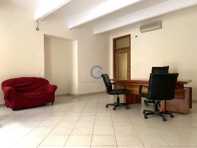 Foto Ufficio a Catanzaro Centro Storico di 60 m² con 2 locali in affitto