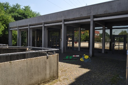 Foto Locale commerciale in Piazza Caduti di Superga, Parma di 127 m²