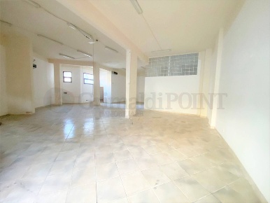 Foto Locale commerciale a Villaricca Giardini - Oasi Sacro Cuore di 175 m²