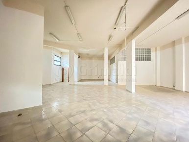 Foto Locale commerciale a Villaricca di 180 m² con 2 locali in affitto