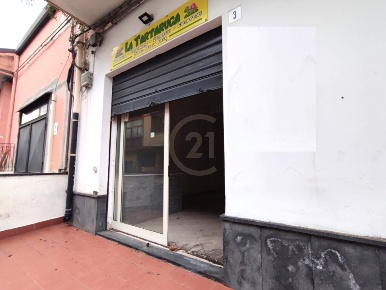 Foto Locale commerciale a Gravina di Catania Centro di 45 m² in affitto