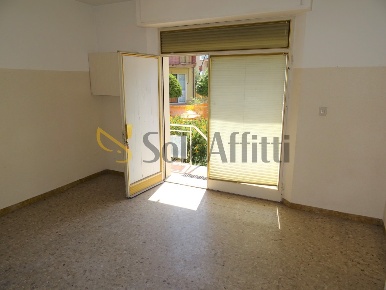 Foto Locale commerciale a Senigallia di 33 m² con 1 locali in affitto