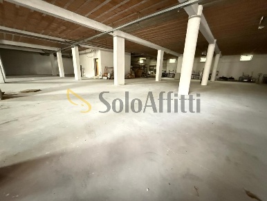 Foto Magazzino in Via Forche Caudine 165, Maddaloni di 750 m² con 1 locali
