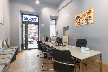 Foto Locale commerciale in Largo Rosolino Pilo 6, Catania di 39 m²