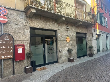 Foto Attività commerciale in via Andrea Verga 16, Treviglio di 120 m²