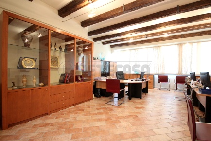 Foto Ufficio a Camisano Vicentino Santa Maria di 86 m² con 1 locali