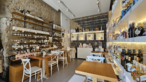 Foto Locale commerciale in Via Porto  122, Salerno di 46 m² con 2 locali