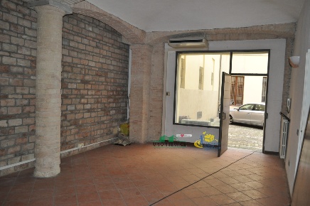 Foto Ufficio in Vicolo San Tiburzio, Parma Centro Storico di 97 m²