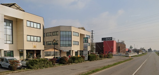 Foto Locale commerciale in Strada Mantova, Marmirolo Centro di 270 m²